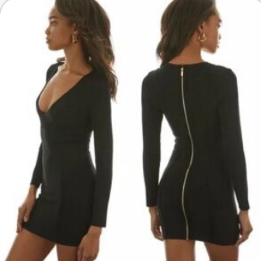 NEW⭐️Babaton❤️Gorgeous V neck dress